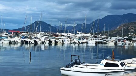 Port bar port from Bar with view of mountains